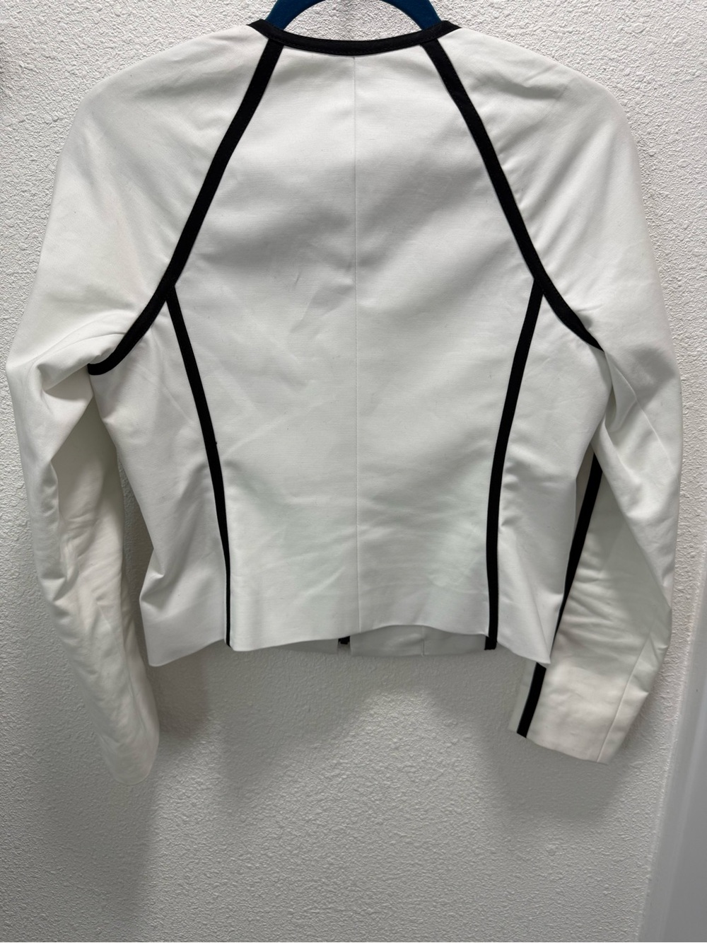 Michael Kors white jacket features prominent black piping trim and a full Sz(M) - Picture 3 of 8